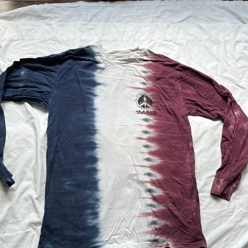 Super cool vans dip dye l/s t shirt with screen print on both side.